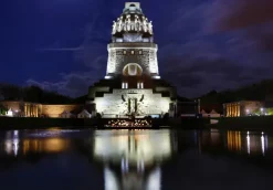 Grafika Kids Deutschland Edition - Völkerschlachtdenkmal, Leipzig, Allemagne by Night*Enfant Allemagne|Monuments