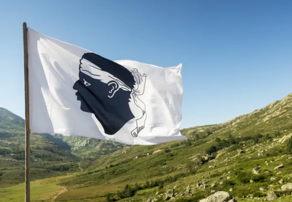 Bluebird Puzzle Drapeau de la Corse* Plages Et Îles De Rêve|Montagnes